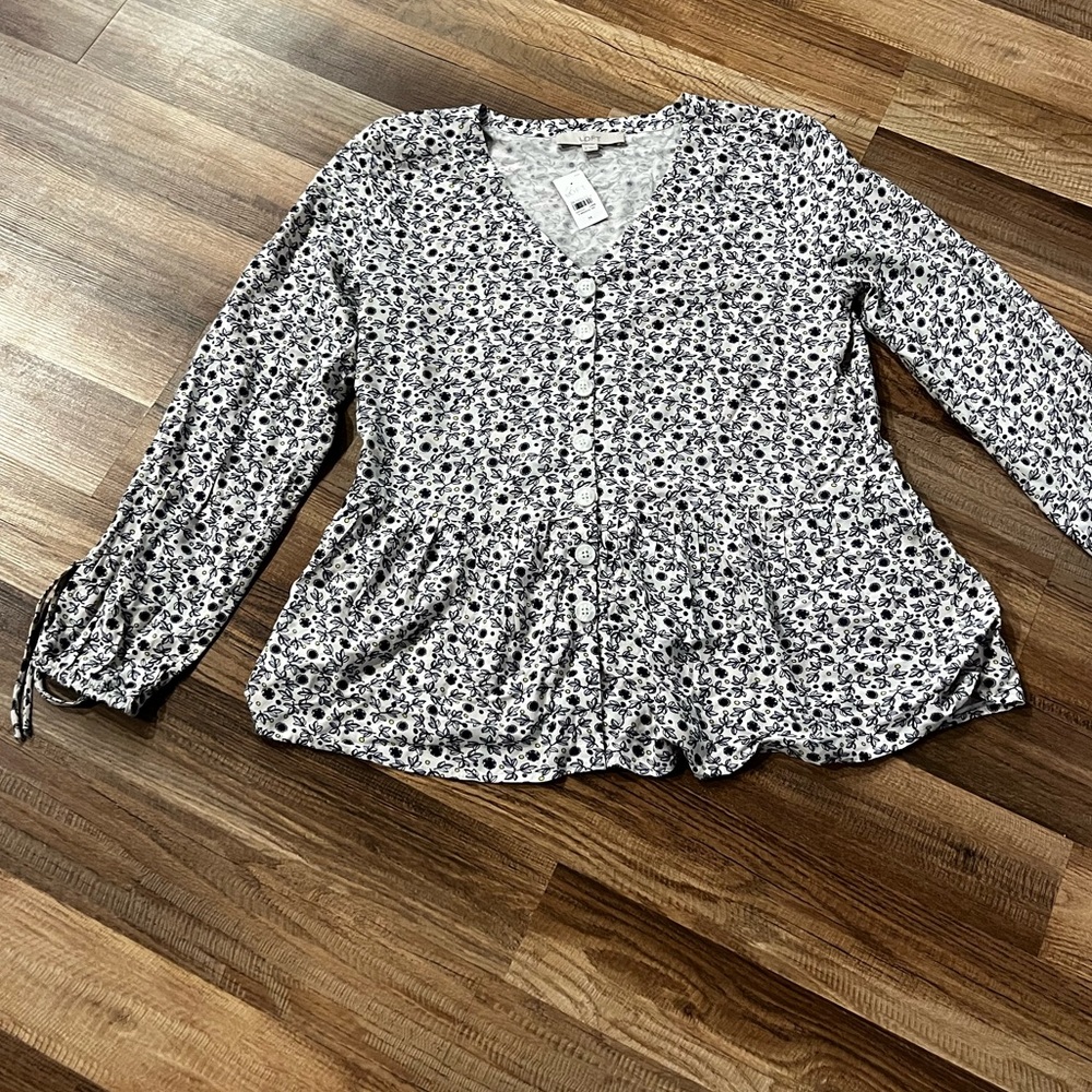 NWT LOFT size M blouse